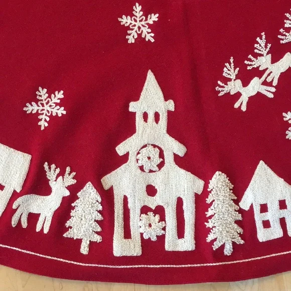 HOUSE & GARDEN | Wool Blend Embroidered Christmas Tree Skirt - Picture 7 of 13